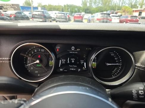Used 2021 Jeep Wrangler Unlimited Sahara AWD/4WD image 12