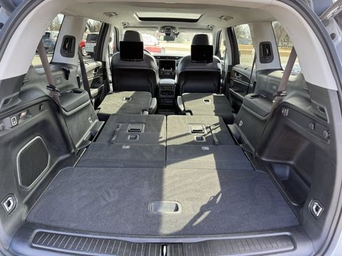 Used 2023 Jeep Grand Cherokee L Limited w/ Luxury Tech Group II image 17