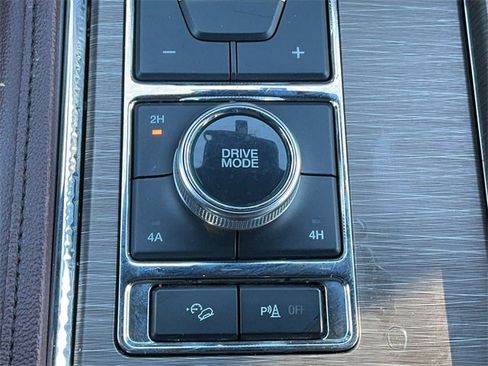 Used 2024 Ford Expedition Limited image 28