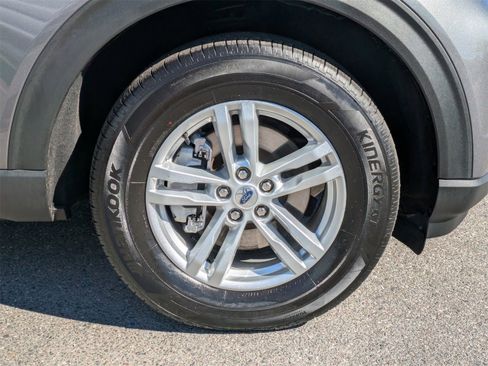 Used 2022 Ford Explorer XLT image 11
