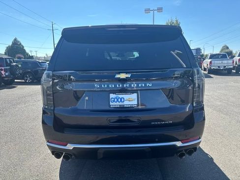 Used 2025 Chevrolet Suburban Premier AWD/4WD image 4