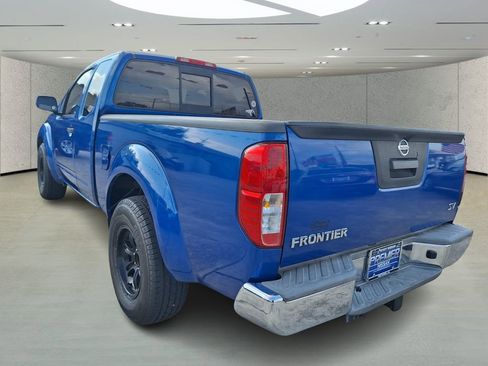 Used 2014 Nissan Frontier SV image 3
