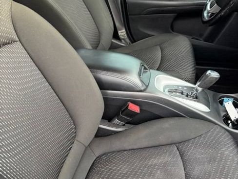 Used 2019 Dodge Journey SE w/ Connectivity Group FWD image 10