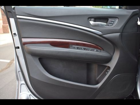 Used 2016 Acura MDX FWD image 17