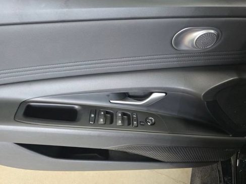 Used 2026 Hyundai Elantra Limited FWD image 9