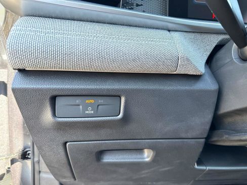 Certified 2025 Volkswagen Tiguan S FWD image 33