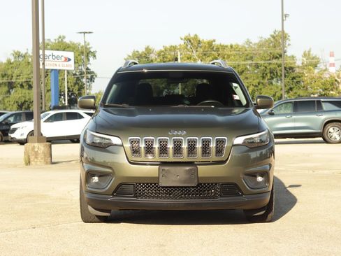 Used 2019 Jeep Cherokee Latitude w/ Popular Appearance Group FWD image 2
