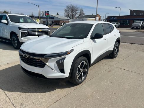 New 2026 Chevrolet Trax RS w/ Driver Confidence Package FWD image 2
