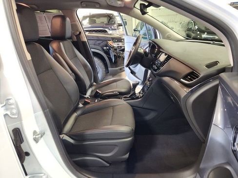 Used 2022 Buick Encore Preferred w/ Safety Package image 31