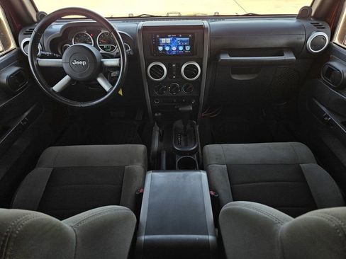Used 2010 Jeep Wrangler Unlimited Sahara w/ Dual Top Group AWD/4WD image 18
