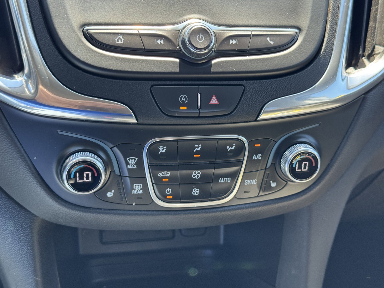 Used 2024 Chevrolet Equinox LT FWD image 18