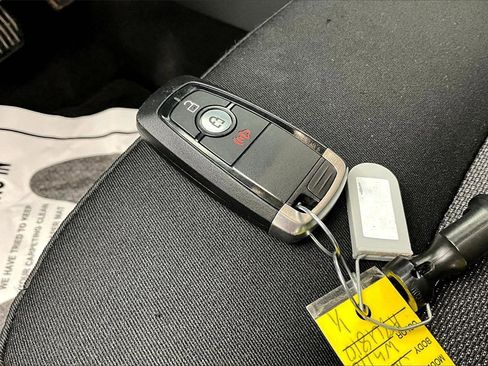 Used 2024 Ford Edge SE image 11