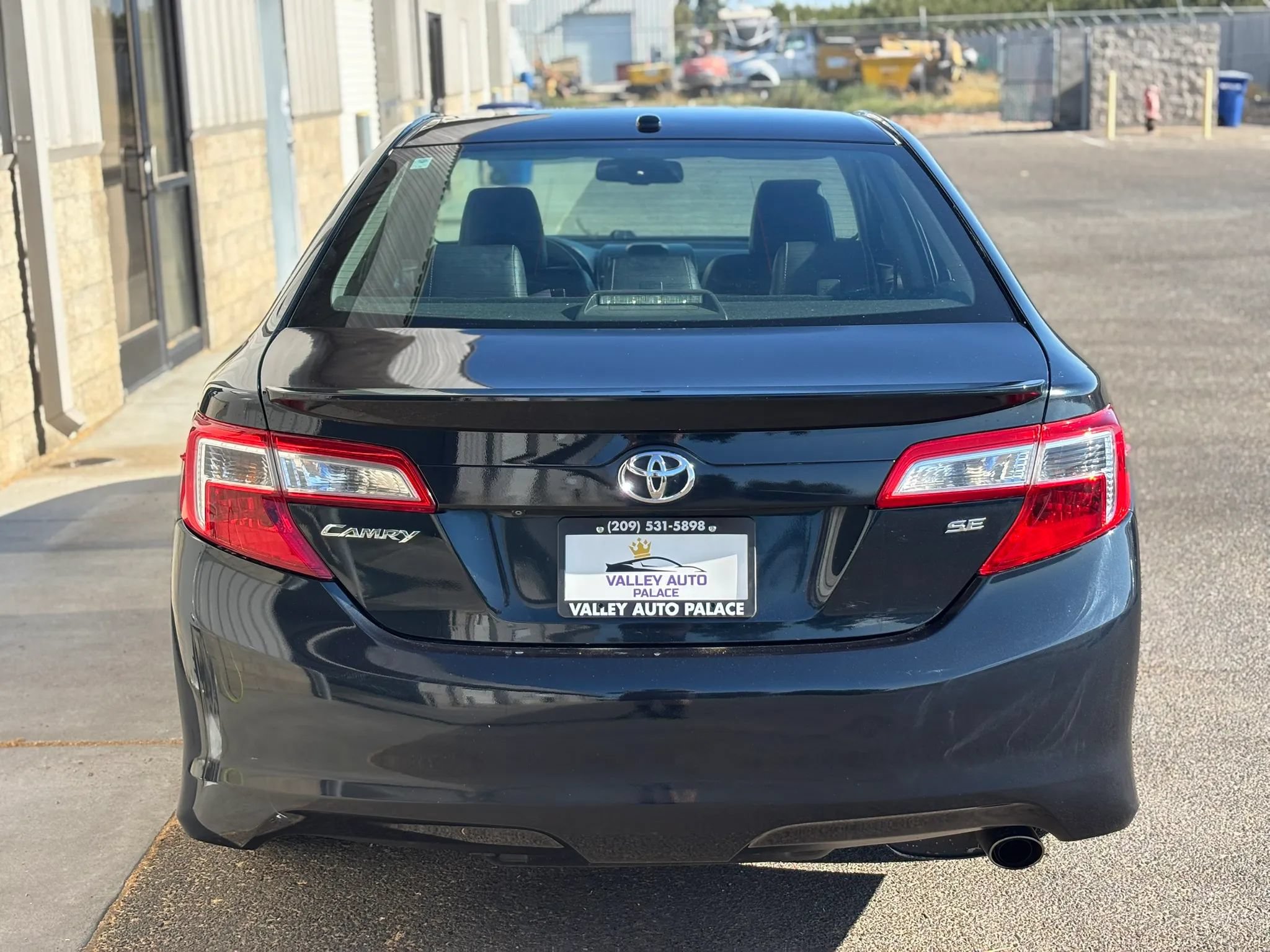 Used 2012 Toyota Camry SE w/ Convenience Pkg FWD image 4