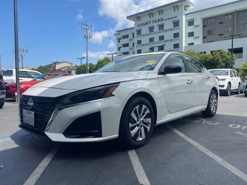 Used 2025 Nissan Altima 2.5 S FWD image 3