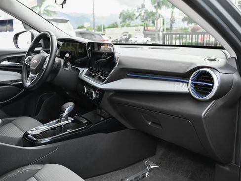 Used 2026 Chevrolet Trax LT w/ LT Convenience Package FWD image 38