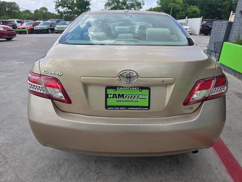 Used 2010 Toyota Camry LE image 14