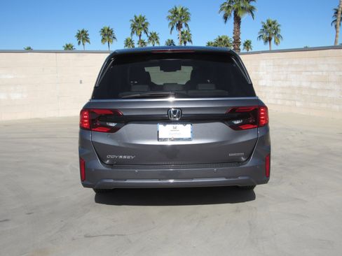 Certified 2025 Honda Odyssey Touring image 7