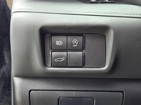 Used 2024 Toyota Highlander LE AWD/4WD image 17
