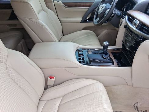 Used 2021 Lexus LX 570 4WD w/ Luxury Package image 31