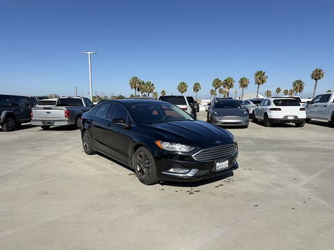 Used 2018 Ford Fusion SE FWD image 4