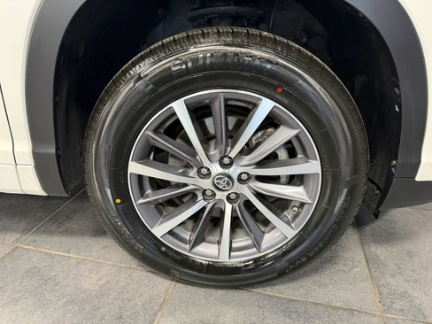 Used 2018 Toyota Highlander XLE image 22