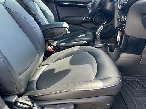 Used 2020 MINI Cooper 4-Door Hardtop image 14