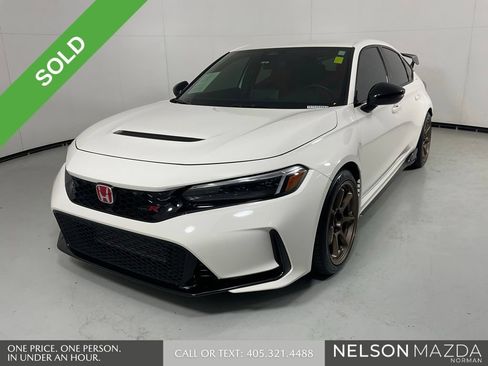 Used 2025 Honda Civic Type R image 1