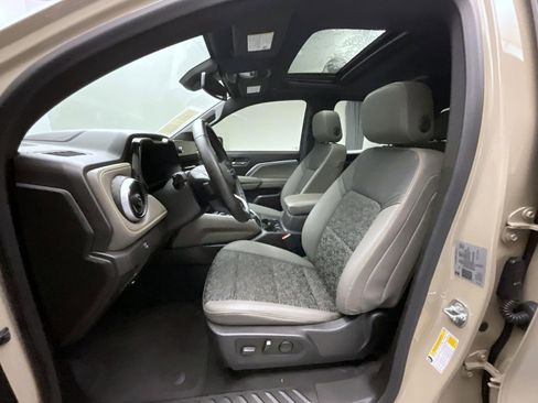 Used 2024 Chevrolet Colorado ZR2 w/ Technology Package image 10