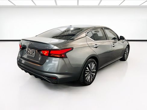 Used 2023 Nissan Altima 2.5 SV FWD image 4