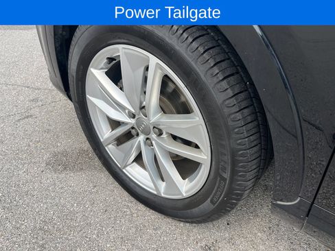 Used 2018 Audi Q3 2.0T Premium Plus w/ Premium Plus Package AWD/4WD image 11
