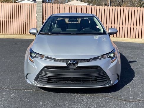 Used 2023 Toyota Corolla LE image 2
