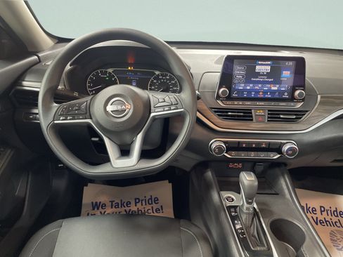 Used 2025 Nissan Altima 2.5 SV FWD image 15
