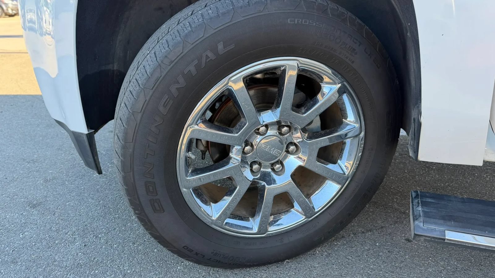 Used 2015 GMC Yukon XL Denali w/ Touring Package RWD image 31