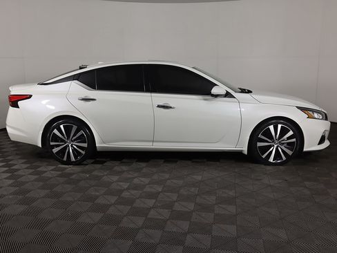 Used 2020 Nissan Altima 2.0 Platinum image 18