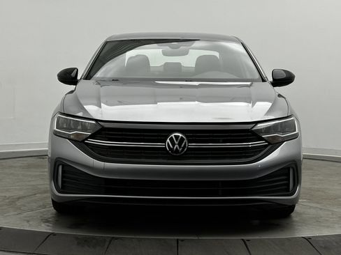 Used 2023 Volkswagen Jetta Sport image 2