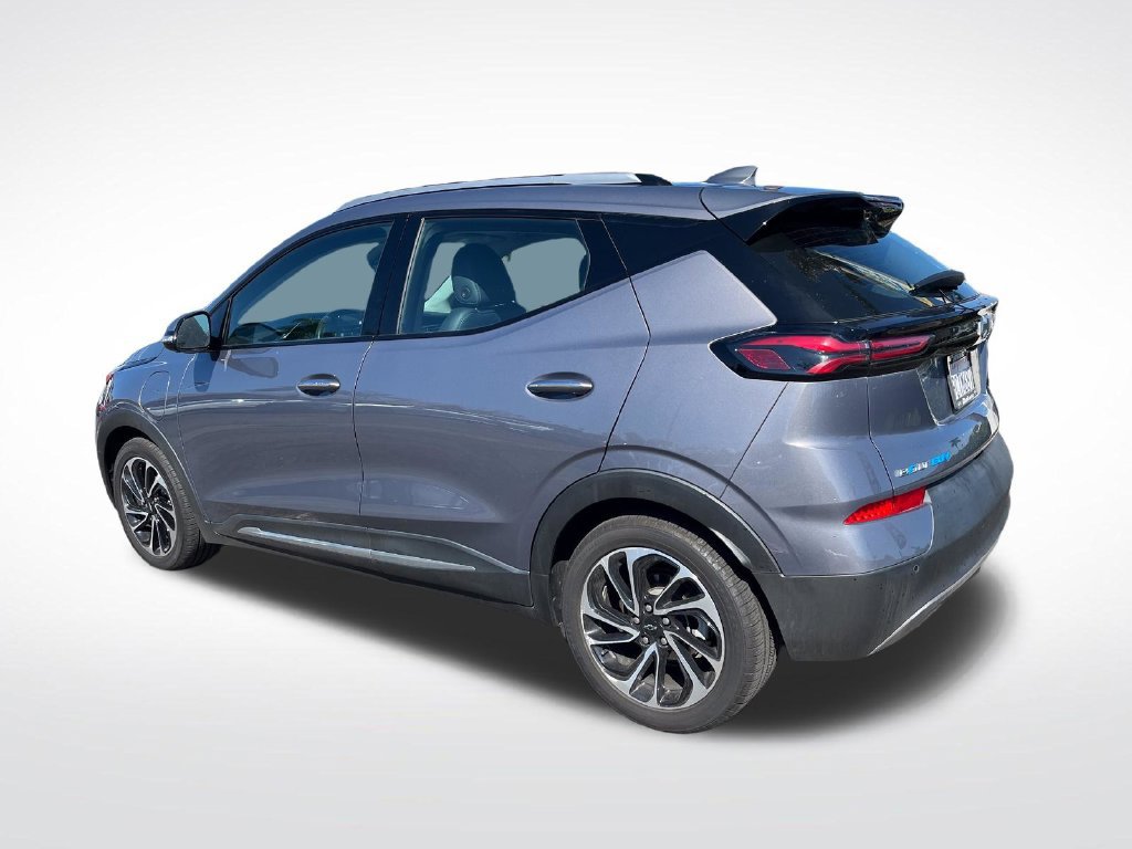 Used 2022 Chevrolet Bolt EUV Premier w/ Sun & Sound Package FWD image 2