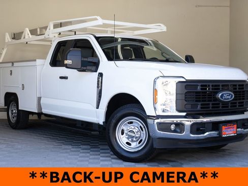 Used 2024 Ford F250 XL w/ XL Chrome Package image 2