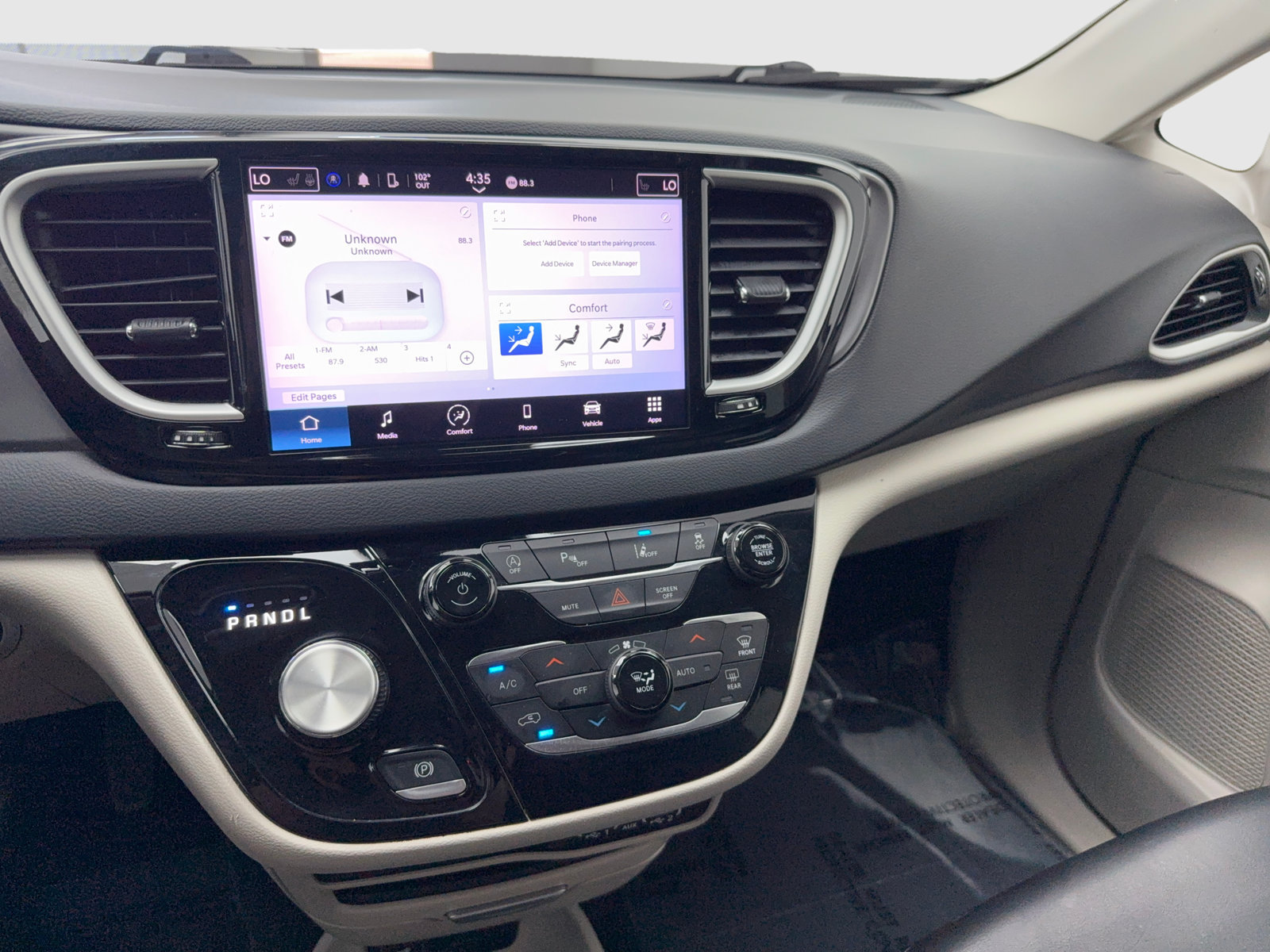 Used 2023 Chrysler Pacifica Touring-L FWD image 23
