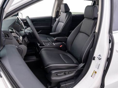 Certified 2026 Honda Odyssey Touring image 14