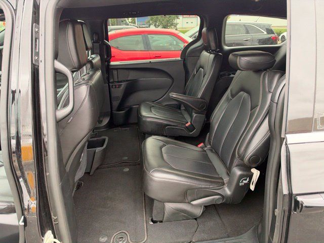 Used 2025 Chrysler Pacifica Select FWD image 19