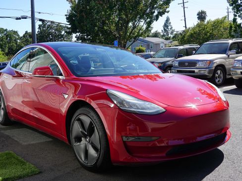 Used 2018 Tesla Model 3 Mid Range RWD image 9