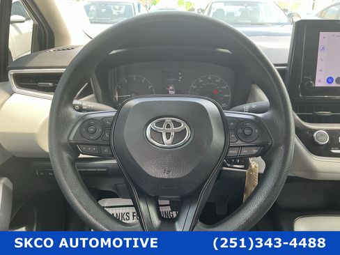 Used 2024 Toyota Corolla LE FWD image 18