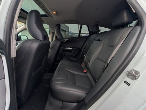 Used 2015 Volvo V60 T5 Cross Country Platinum w/ Protection Package image 4