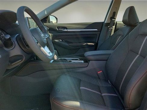 New 2025 Nissan Altima 2.5 SR image 6