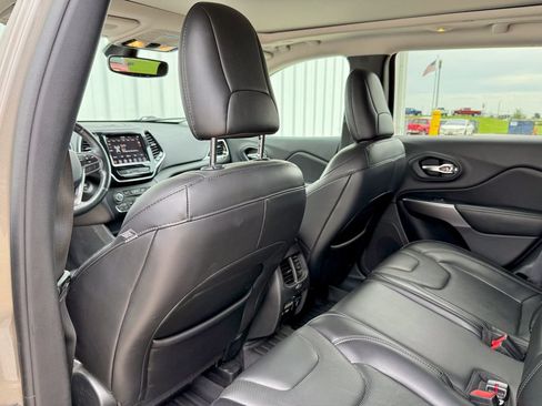 Used 2019 Jeep Cherokee Limited AWD/4WD image 13