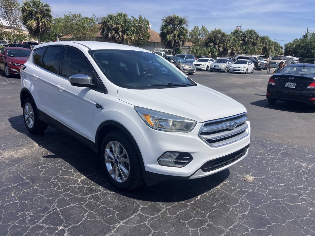 Used 2017 Ford Escape SE AWD/4WD image 10