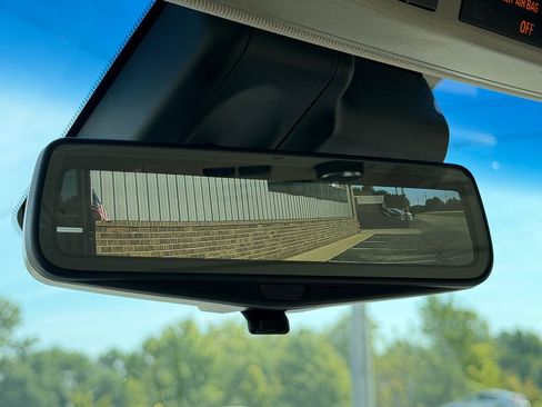 Used 2019 Cadillac Escalade Luxury AWD/4WD image 21
