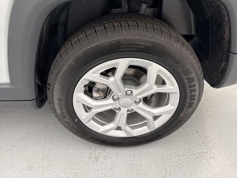 Used 2024 Jeep Compass Latitude AWD/4WD image 6
