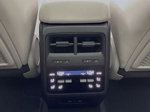 New 2026 Porsche Macan Electric image 28