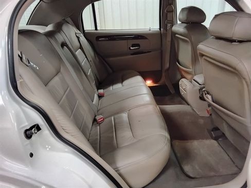 Used 1999 Lincoln Town Car Signature RWD image 15